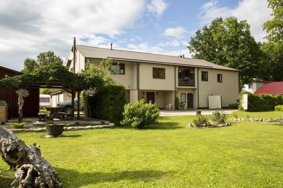 Vahe Guest House Poltsamaa Exterior foto