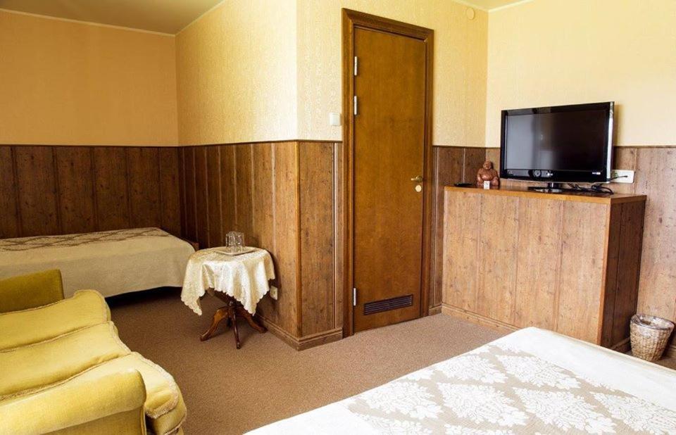 Vahe Guest House Poltsamaa Exterior foto